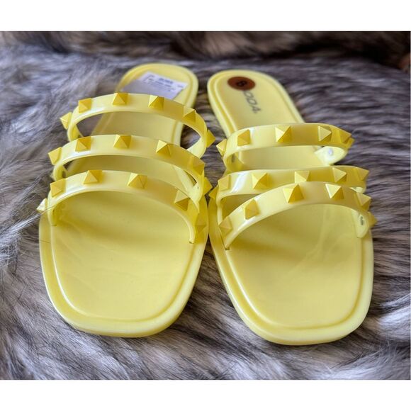 Flat Sandals - Picture 1 of 2